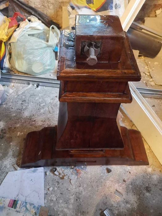 Трапезарна маса масив и шкаф за телевизор в отлично състояние