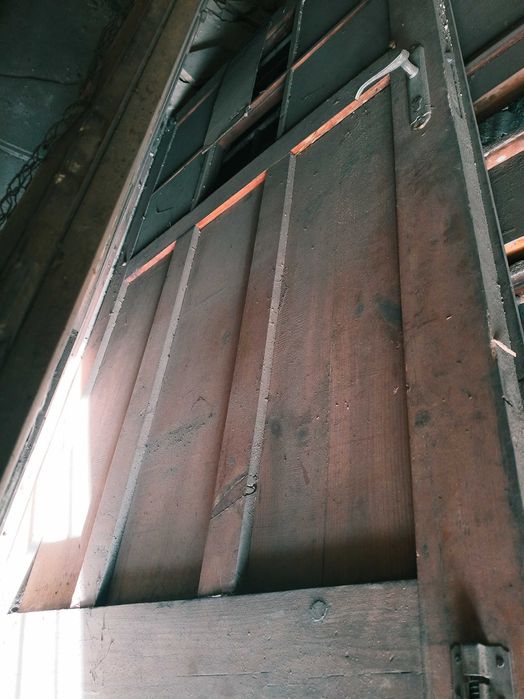 Дървена врата с две крила Гаражни врати