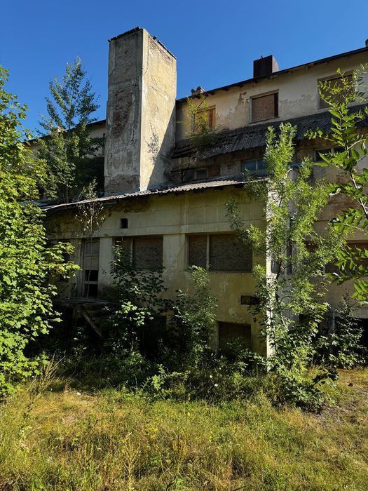 VAND MOTEL SOVEJA - 1.500 MP UTILI + TEREN 4.200 MP - 250.000€