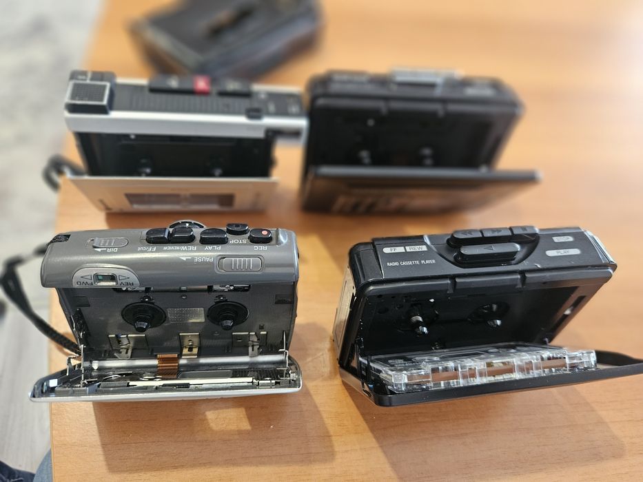Lot 4 bucati walkman,  3 bucăți Sony si 1 bucata Sanyo.