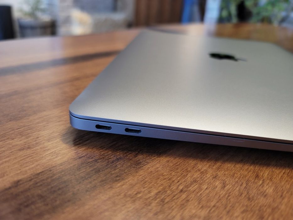 Macbook Air M1 | Activat Mai 2022 | Baterie 95% | 80 Cicluri | Ca nou