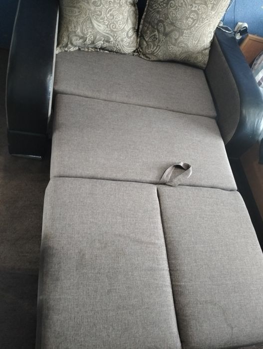 Диван кровать с подушками