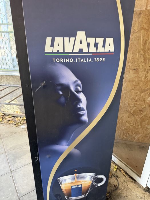 Работеща кафе машина lavazza готова за работа