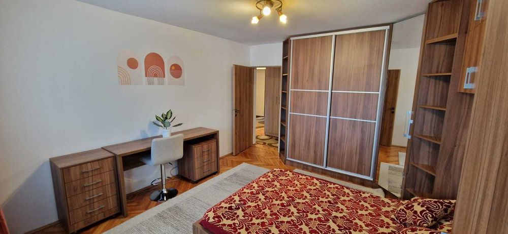 Proprietar, dau in chirie apartament 3 camere decomandate central | 80 mp | Piața Cipariu | Parcare