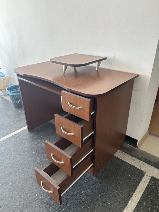 Използвано бюро с шкафчета