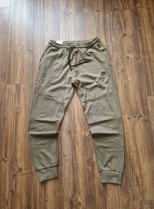 Страхотно мъжко спортно долнище NIKE размер S и L