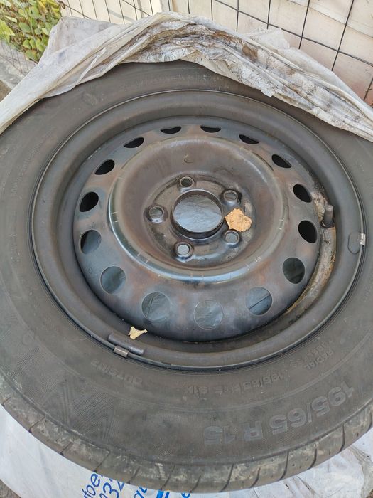 Продавам  метални джанти с гуми 195/65/15