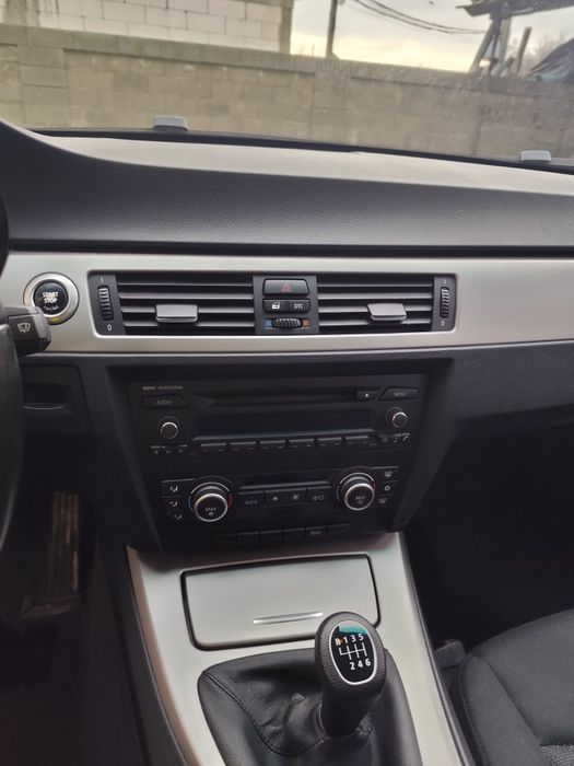 BMW e90 an 2008.