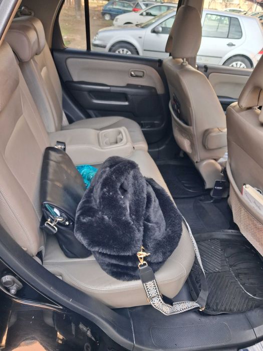 Продавам Хонда cr-v
