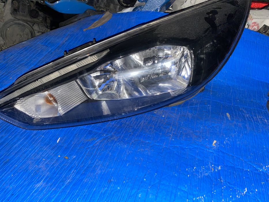 Far Ford focus 3 Facelift 2014 - 2017 far stanga negru daylight