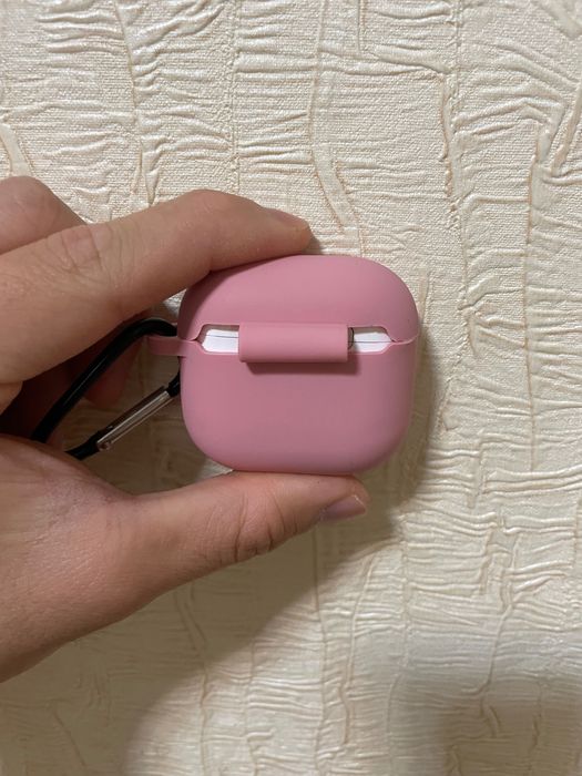 Продам новый чехол для AirPods 4