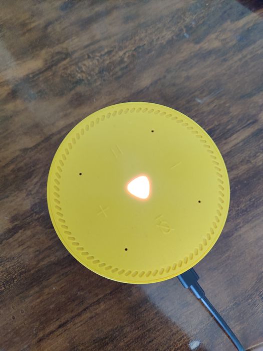 Умнная колонка Алиса