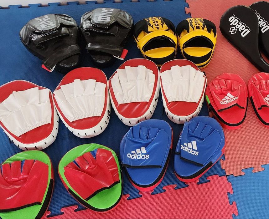 Продается  ракетки и лапы для всех