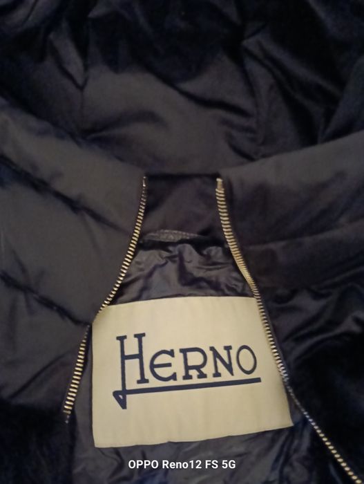 Vând geaca Herno, genți piele Caresa