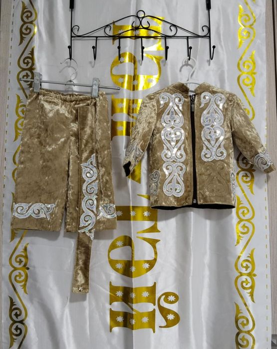 Тұсаукесер тәй-тәй, костюм