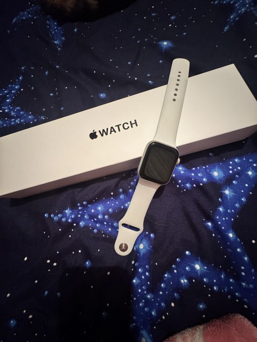 Продам Apple watch se 40mm 2 версия