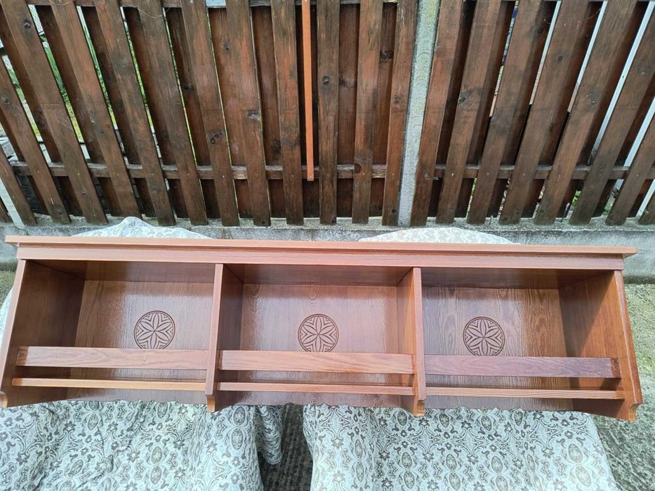 Дървен рафт, полица, етажерка