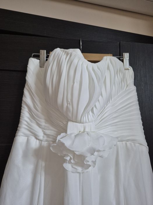 Бяла сватбена булчинска рокля