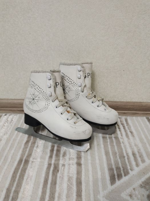 Коньки фигурные.