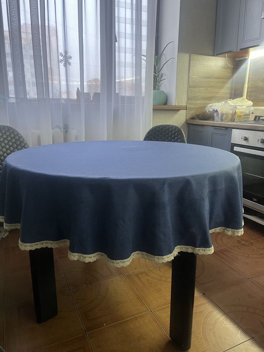 Обеденный стол ,крепкий !