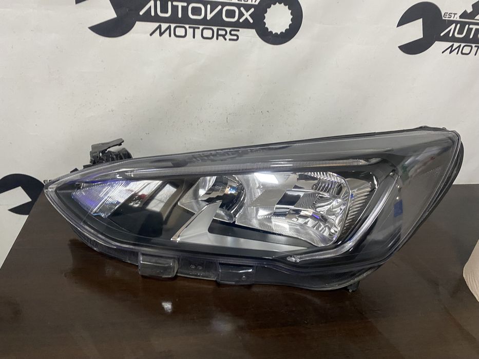 Far stanga Ford Focus 4 halogen si drl LED an 2018-2021