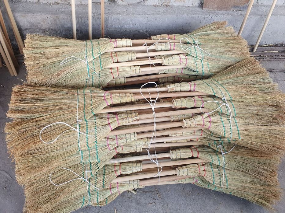 Метла с палкой в хорошем качестве