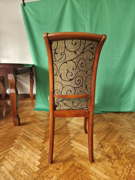 Большой стол в гостиную