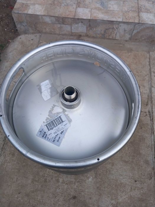 Butelie hidrofor din butoi de bere