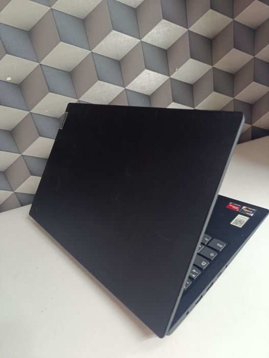 Dezmembrez  Lenovo v15 g4 15.6 ryzen 3 7320 4 nuclee  8gb ddr5