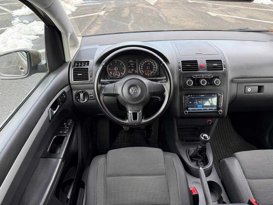VOLKSWAGEN Touran 2011 — imagine 5