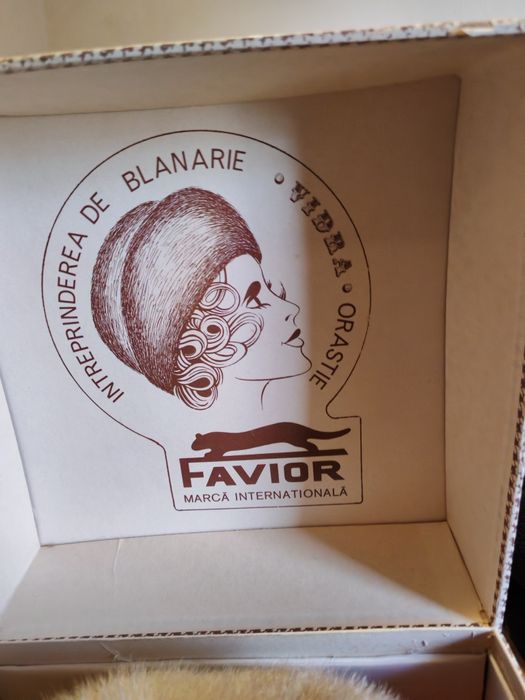 Haina de  blana naturala de nutrie + căciulă nutrie