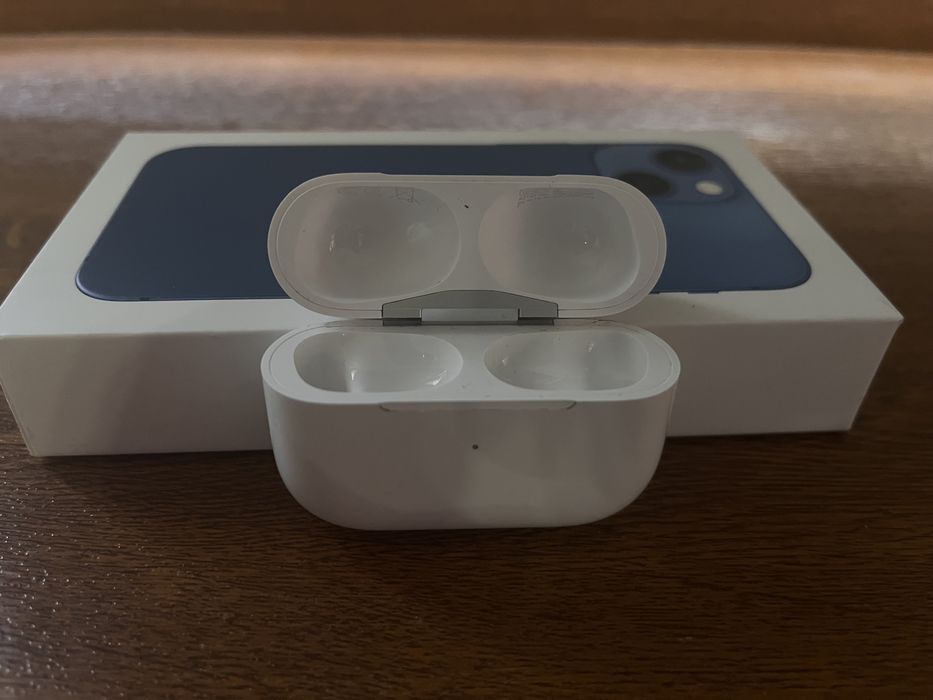 Airpods кейс