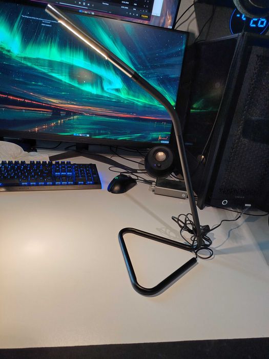 Lampă LED Birou USB – Braț Flexibil, Design Modern, Ca Nouă