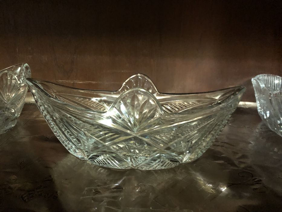 Хрустальные лодочки и конфетницы