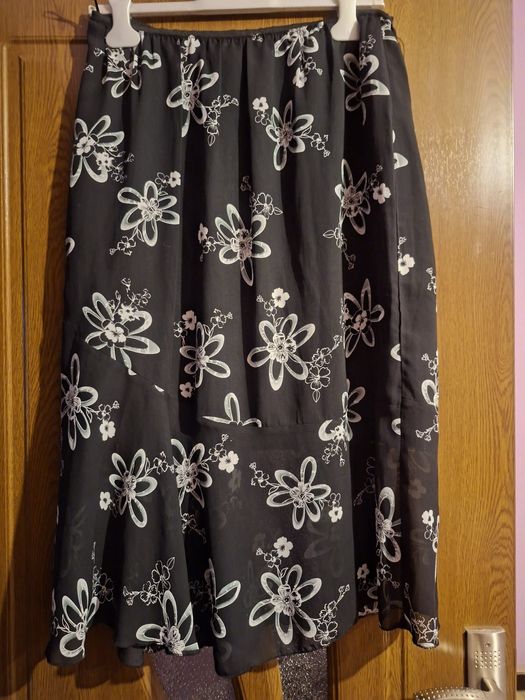 Vând Fustă Damă Lungă  Elegantă Mătase Mărimea L