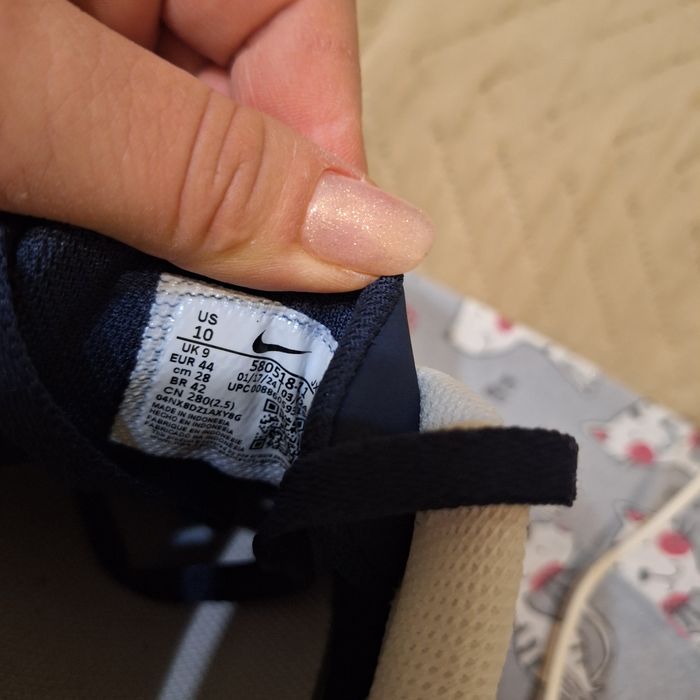 Продавам мъжки маратонки