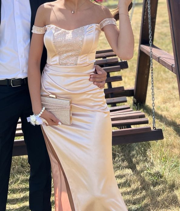 Сатенена дълга рокля