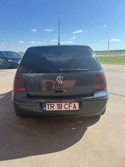 Vând Volkswagen Golf 4, an 2004, hatchback. Preț negociabil.