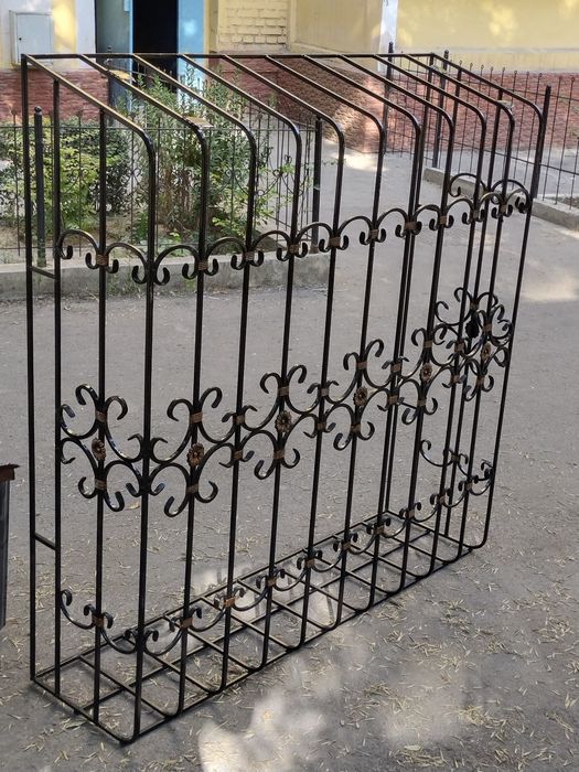 Решётки на окна и балконы. Козырьки. Ролики .От Тимура