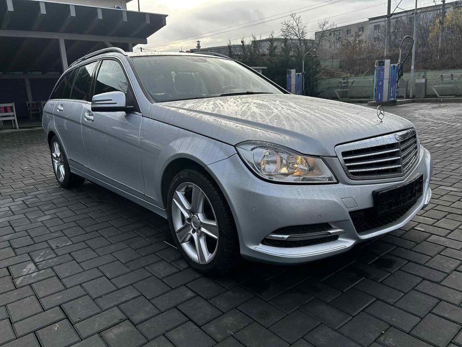 Mercedes-Benz C C 180 BlueEFFICIENCY T-Model adus recent din Germania
