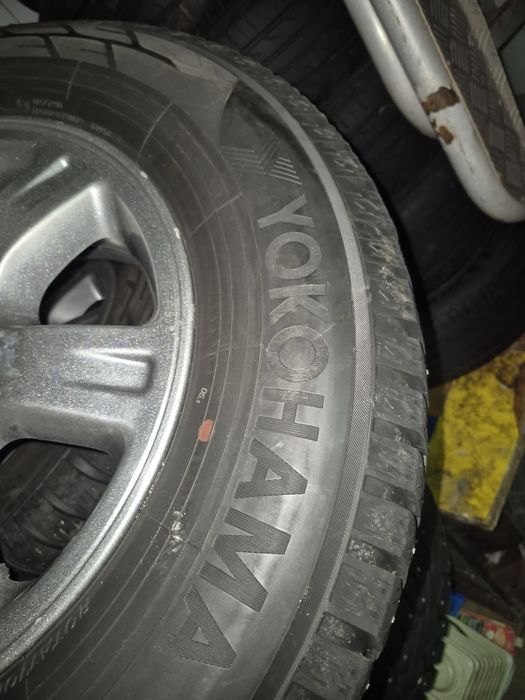 225х70r16 Yokohama  ice guard