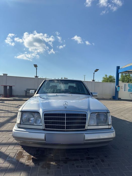 Mercedes-Benz E Stare perfecta atat estetic cat si mecanic.