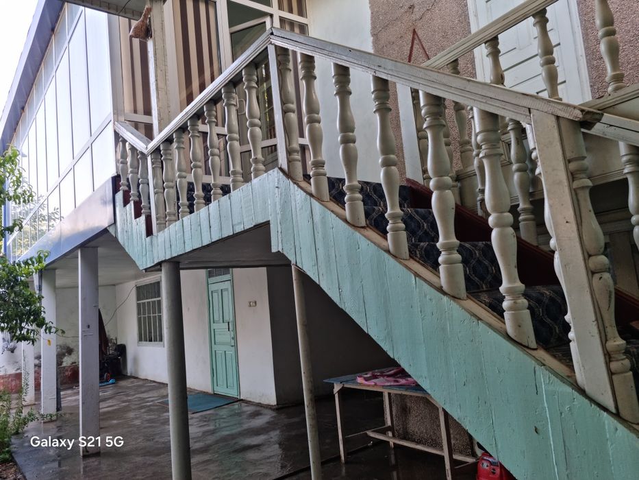 Srochna Ikki qavatli kotta xovli sotiladi.