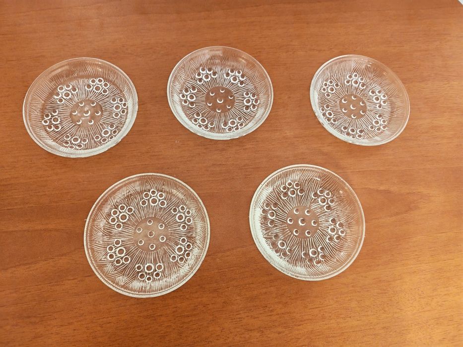 2 seturi de farfuriute -  model deosebit