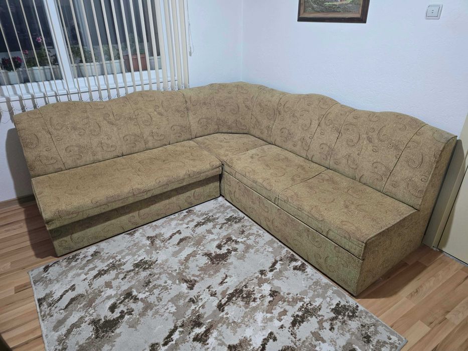 Ъглов диван за трапезария или хол