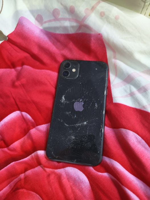 iPhone 11 сломанный