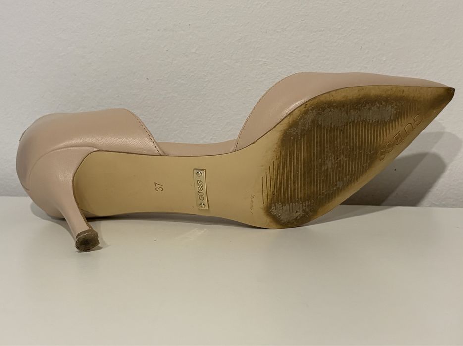 Pantofi cu toc Guess