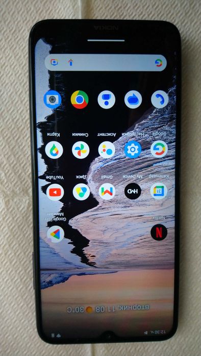 Продавам в комплект;  GSM NOKIA  G 10 , Зарядно у-во NOKIA , USB-2 кабел  и  Стерео слушалки с микрофон SONY.