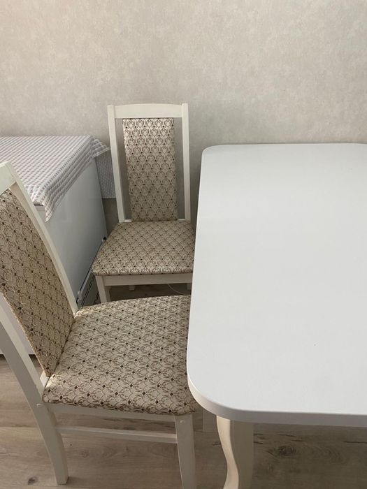 Продам обеденный стол с 6 стульями