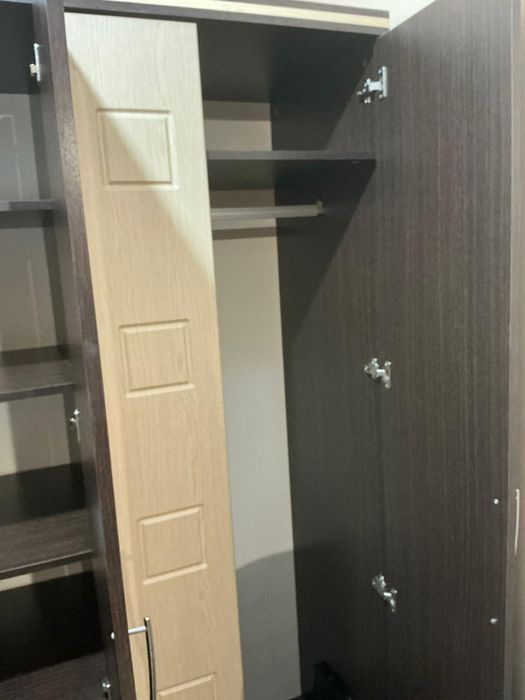 Продам Распашной шкаф
